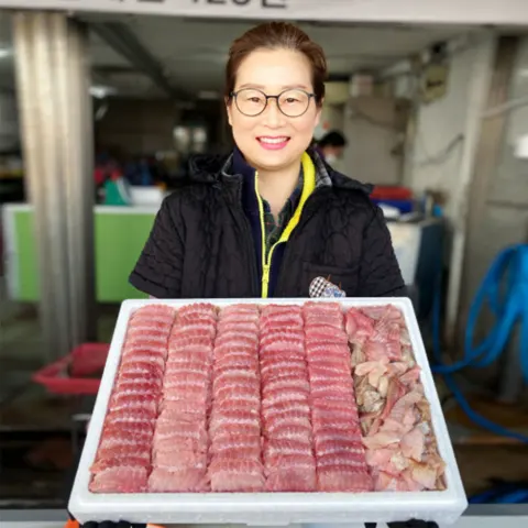 국내산 삭힌 홍어 애 삼합 49% 할인 27,900원