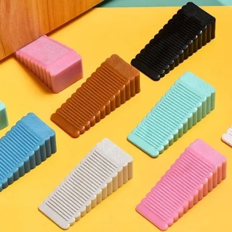 안전 실리콘 도어 스톱 스토퍼(1,621원) 바지단 미끄럼지 클립 10개입(1,500원) 문 뒤 코트 걸이(1,578원)