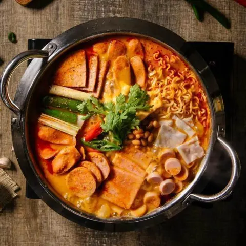 놀부 부대찌개 600g 4팩+라면사리 2팩 (18,900원/무료)